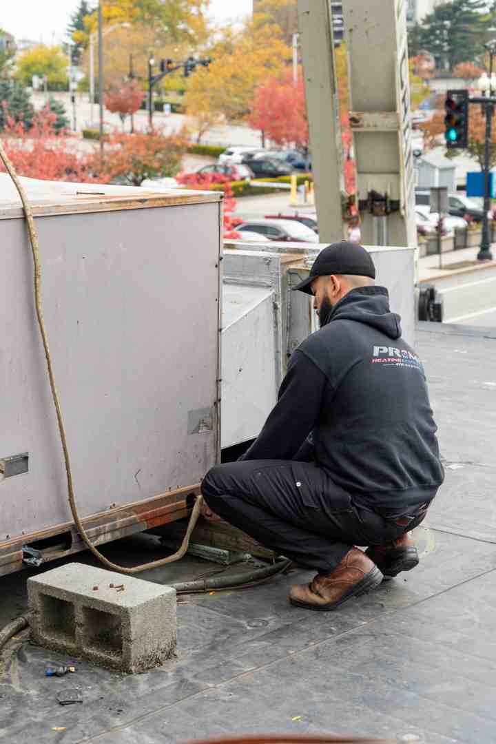 Blogs 3 Emergency commercial HVAC technician repairing rooftop unit - Emergency commercial HVAC